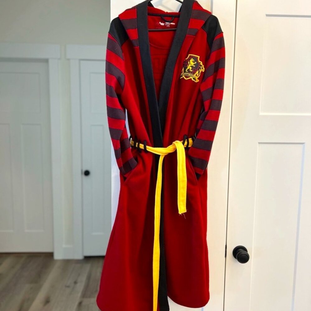 Men's small/medium Harry Potter Gryffindor Robe with hood.